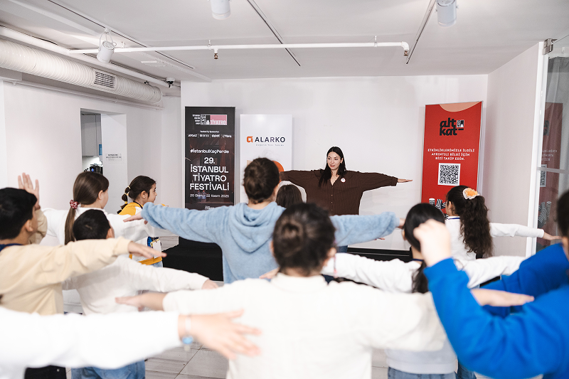 Alarko, İKSV iş birliğiyle gerçekleştirdiği “Sanata İlk Adım” projesiyle genç nesillerin sanatla büyümesini hedefliyor